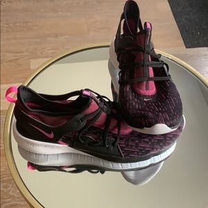 Nike Womens Flex Contact 3